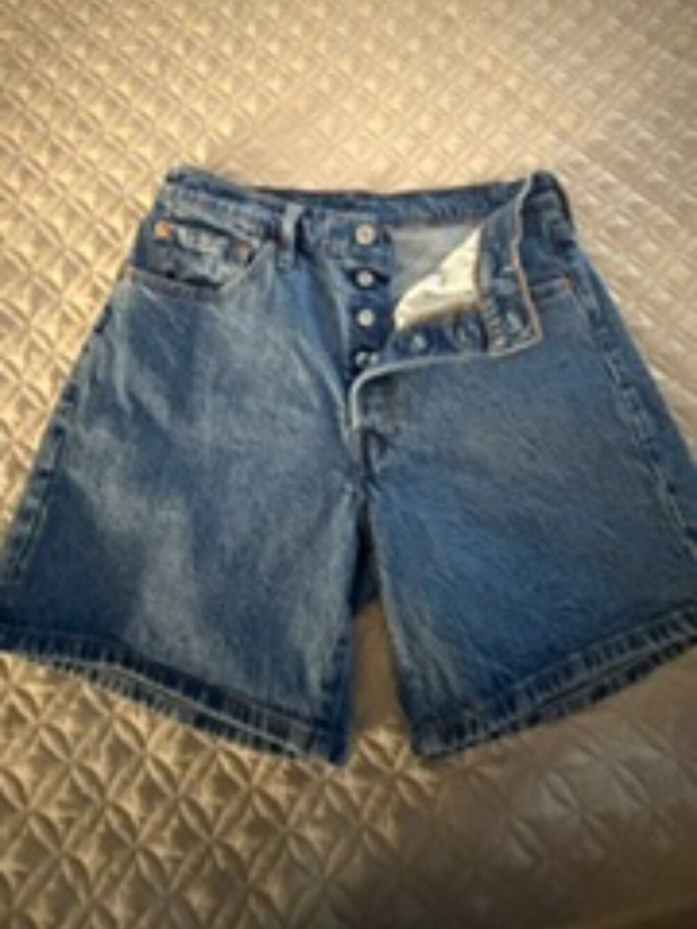 Women's Levis 501 Shorts, Size 29, Inseam 6"